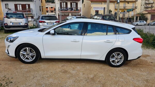 FORD FOCUS SW 1.5 ECOBLUE 120CV 2020 BUS CO-PILOT AUTO SW   € 11.000,00 - immagine 2