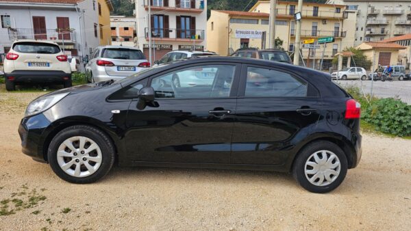 KIA RIO 1.1 CRDi  75 CV  ACTIVE 2012 E5 € 4.500,00  RISERVATA - immagine 8