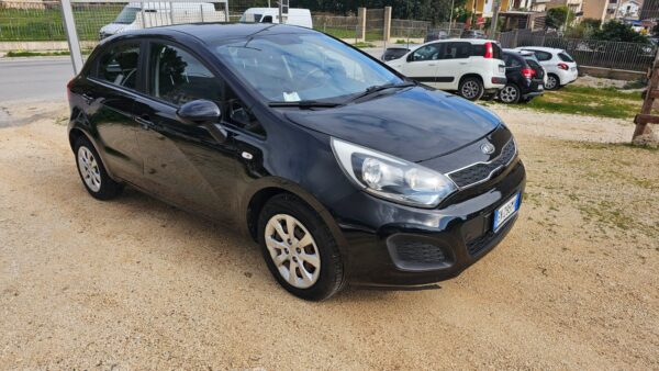 KIA RIO 1.1 CRDi  75 CV  ACTIVE 2012 E5 € 4.500,00  RISERVATA - immagine 12