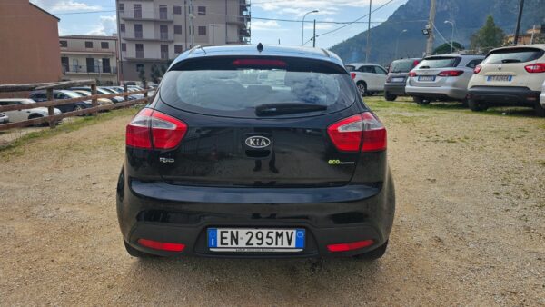 KIA RIO 1.1 CRDi  75 CV  ACTIVE 2012 E5 € 4.500,00  RISERVATA - immagine 10